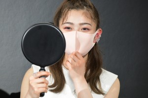 「KATE 小顔シルエットマスク 第2弾」発売イベントに登場した井上咲楽