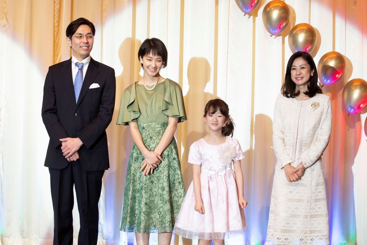 水野勝＆剛力彩芽『お終活』、平均実年齢68歳！ 熟年オールスター場面写真解禁