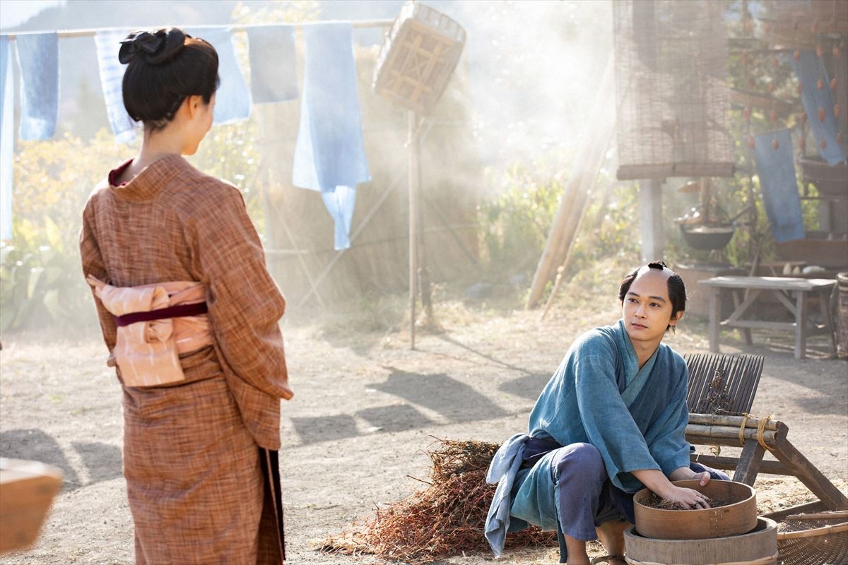 『青天を衝け』“栄一”吉沢亮、“千代”橋本愛をバックハグ 「癒された」「胸キュン」と反響