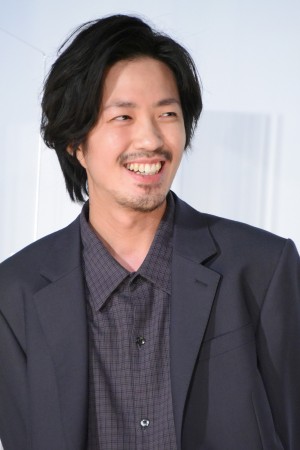 映画『くれなずめ』完成披露舞台あいさつに登場した若葉竜也