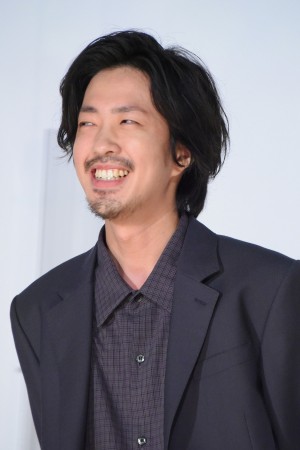 映画『くれなずめ』完成披露舞台あいさつに登場した若葉竜也