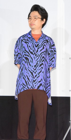 映画『くれなずめ』完成披露舞台あいさつに登場した浜野謙太