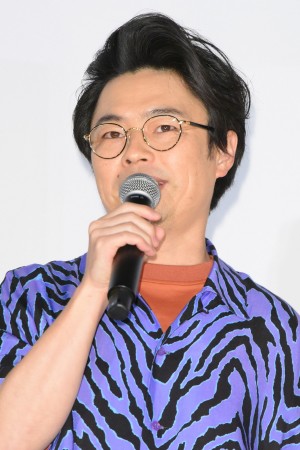 映画『くれなずめ』完成披露舞台あいさつに登場した浜野謙太