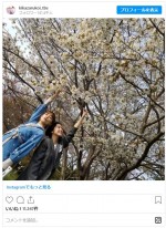 川口春奈＆中村アン、満開の桜の下で　※ドラマ『着飾る恋には理由があって』公式インスタグラム