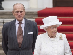 英エリザベス女王とフィリップ殿下（2015年）