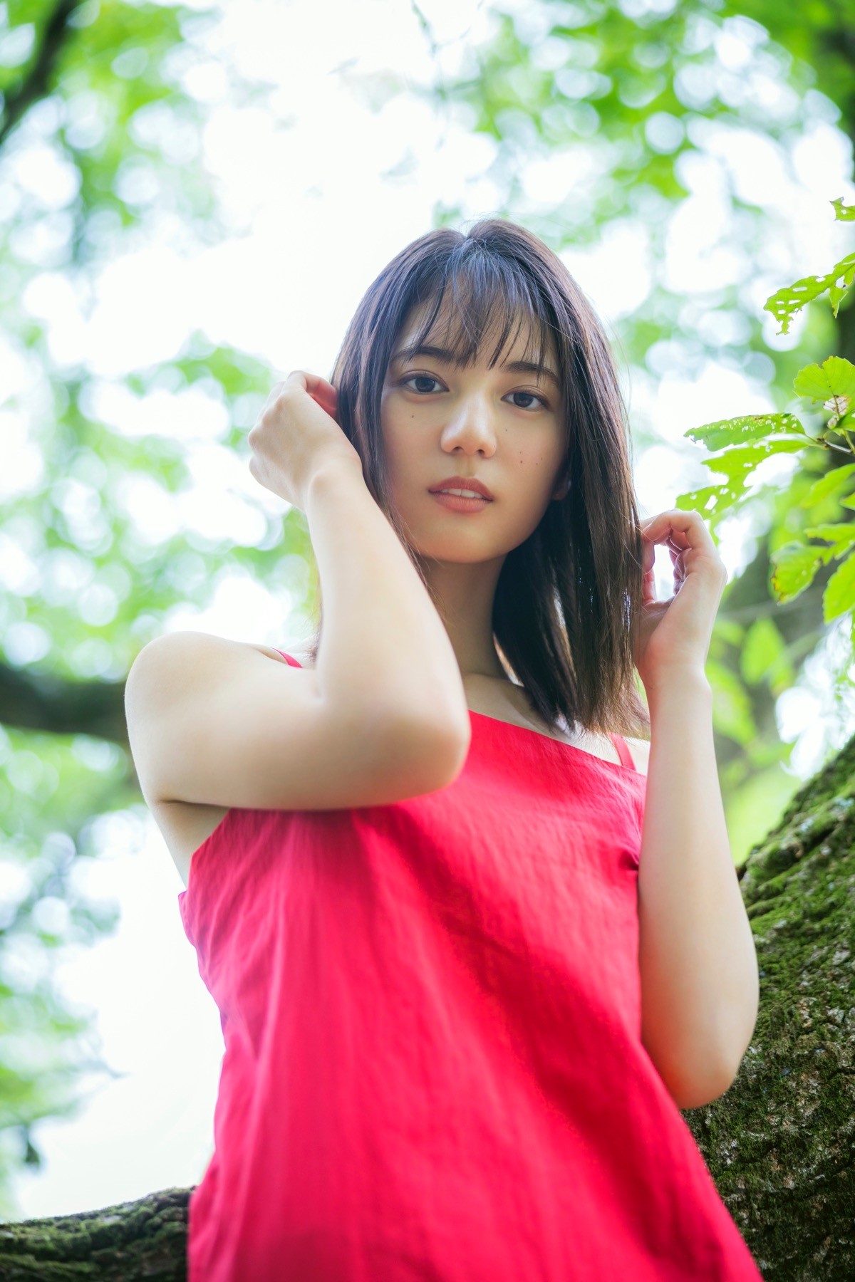 日向坂46・小坂菜緒、1st写真集発売　18歳の“キラめく少女感”と“オトナな彼女感”