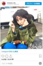 広瀬すず、全力きゅんですポーズ　※『ネメシス』公式インスタグラム