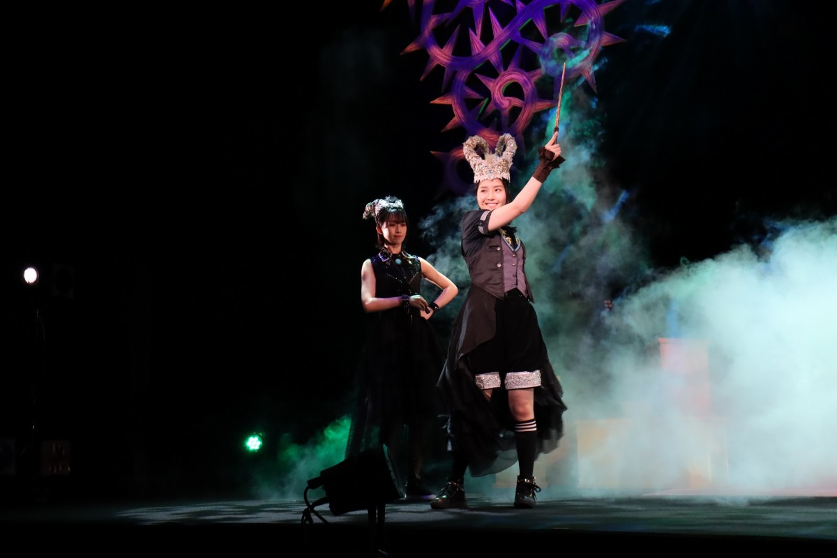 BEYOOOOONDS、4作目の舞台はメンバー12名だけの出演　演劇女子部「眠れる森のビヨ」開幕