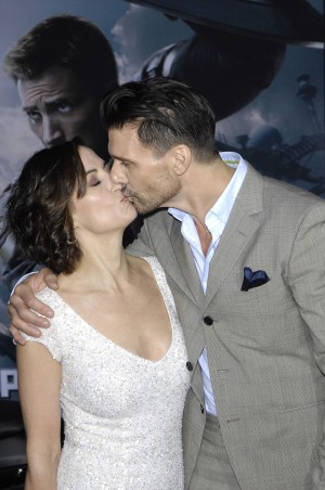 フランク・グリロと妻ウェンディ・モニツ／映画『キャプテン・アメリカ／ウィンター・ソルジャー』プレミアにて（2014年）