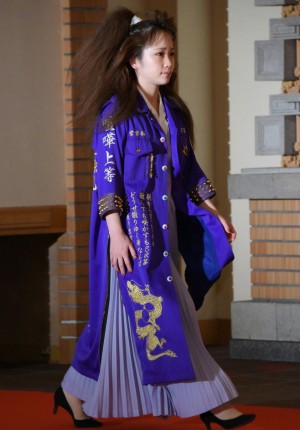 映画『地獄の花園』完成報告謝罪イベントに登場した川栄李奈