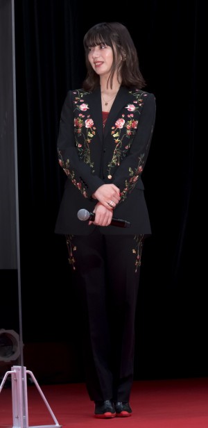 『映画 賭ケグルイ　絶体絶命ロシアンルーレット』完成披露イベントに登場した池田エライザ