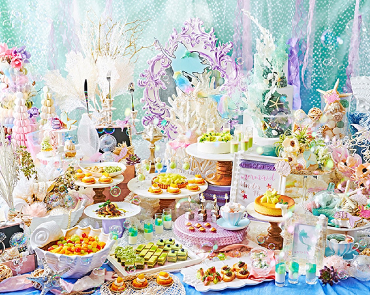童話『人魚姫』がスイーツビュッフェに！　旬の甘いメロンのケーキやゼリーが登場