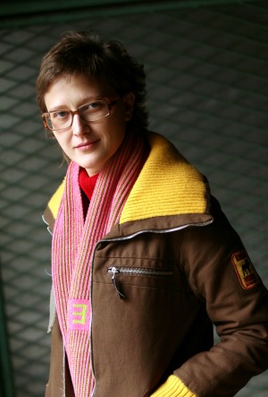 映画『サラエボの花』（2006）のヤスミラ・ジュバニッチ監督