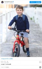 英ルイ王子が3歳に！　キャサリン妃撮影、自転車に乗る姿が超キュート　※「Duke and Duchess of Cambridge」インスタグラム