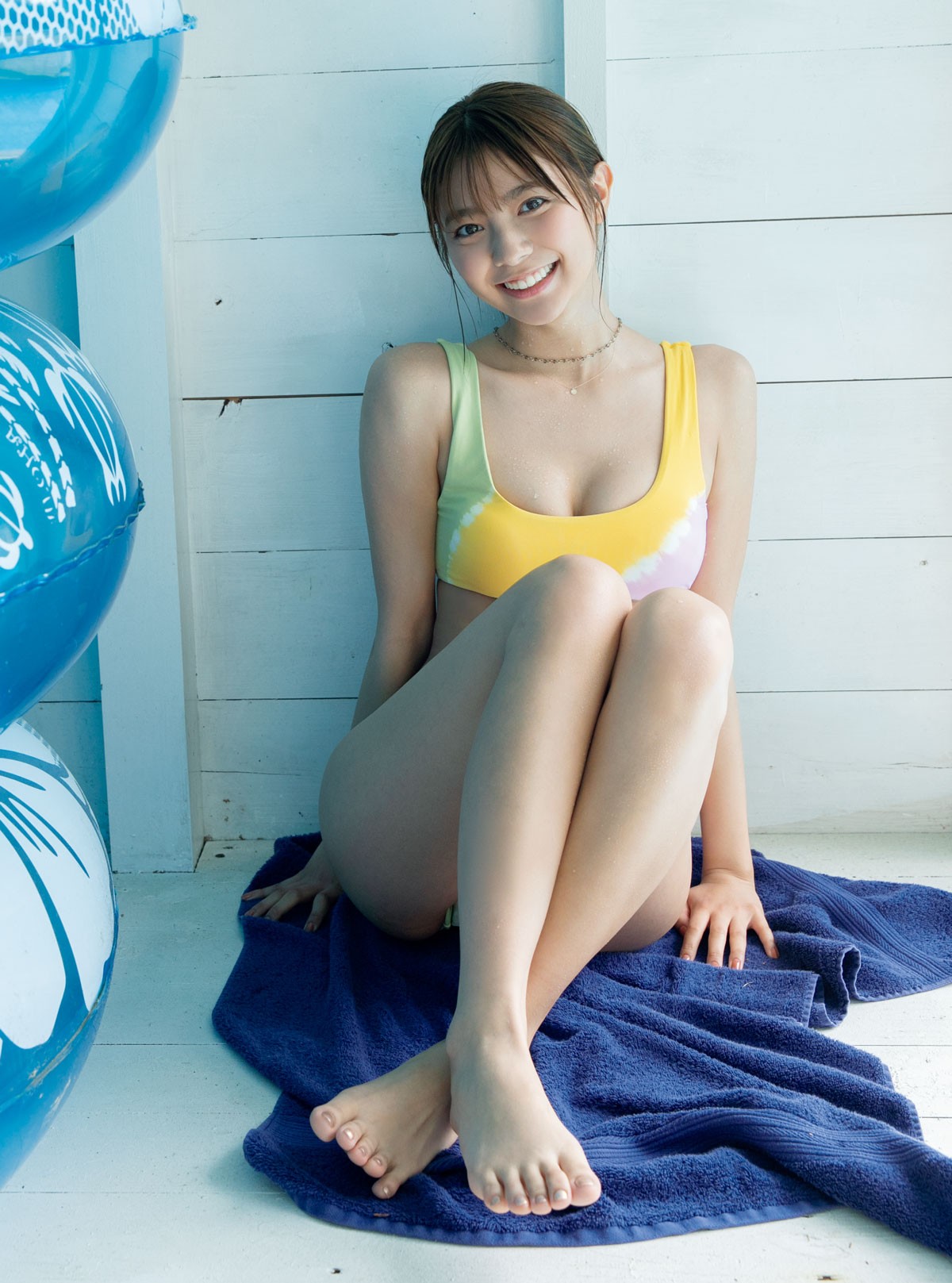 “美しすぎる社長令嬢”橋本萌花22歳、173cm抜群スタイルでかれんな制服姿を披露