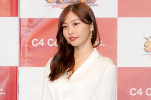 ゲーム『放置少女〜百花繚乱の萌姫たち〜』新CM発表会に登場した佐野ひなこ