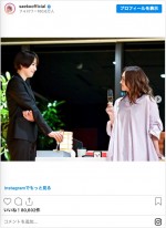 長澤まさみ（左）とサプライズ出演した紗栄子（右）　※「紗栄子」インスタグラム