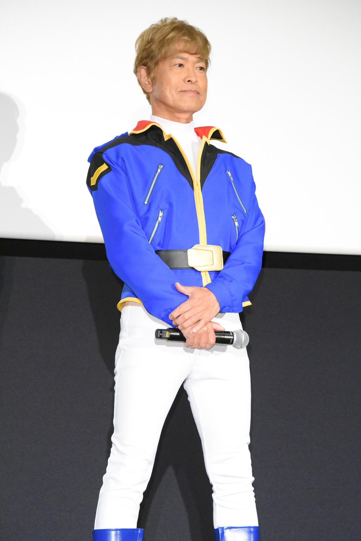 及川光博、シャアコスプレでノリノリ「ライブで着てもいいですか？」