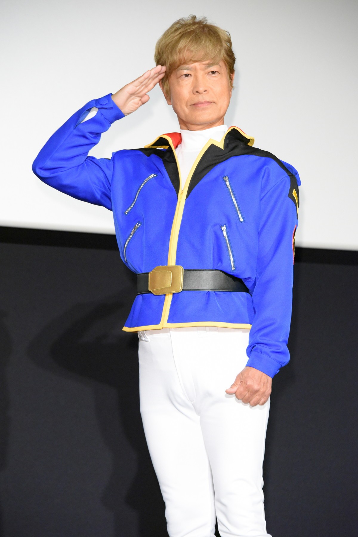 及川光博、シャアコスプレでノリノリ「ライブで着てもいいですか？」