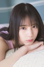 【写真】日向坂46・小坂菜緒　“水泳部マネージャー”がテーマ　かわいい笑顔に大接近グラビア