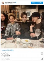 Matt化してる？　デヴィ夫人の加工後写真　※「デヴィ夫人」インスタグラム