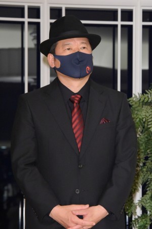 映画『はるヲうるひと』完成報告会見に登場した佐藤二朗