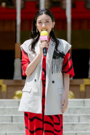 永野芽郁、映画『地獄の花園』祈願イベントに登場