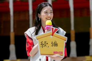 永野芽郁、映画『地獄の花園』祈願イベントに登場