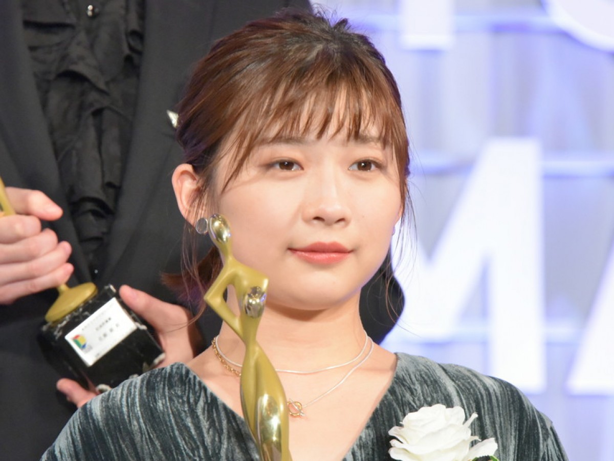 伊藤沙莉、27歳バースデーに兄・オズワルド伊藤との仲良し2ショット公開