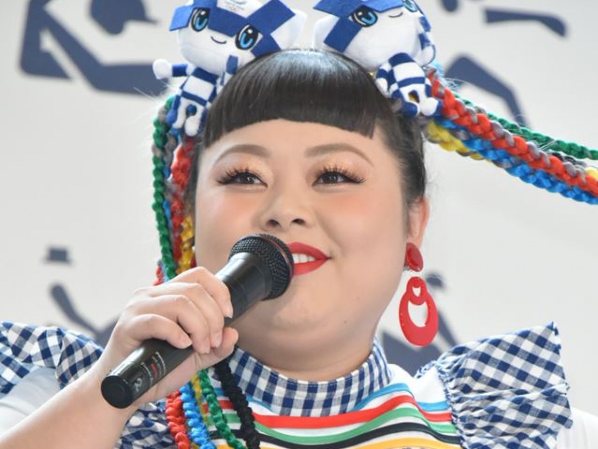 渡辺直美が“鬼の体幹”見せつける　“天狗下駄”でスクワットする姿にファン驚き