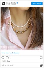 工藤静香、20歳のころプレゼントされた思い出の真珠のネックレスを披露　※「工藤静香」インスタグラム