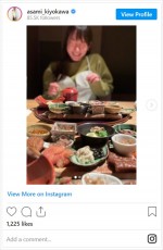 吉岡里帆、プライベート感あふれるオフショット　※「清川あさみ」インスタグラム