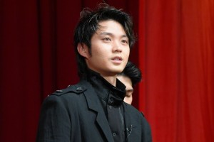 映画『東京リベンジャーズ』おうちでプレミアムナイトに登場した磯村勇斗