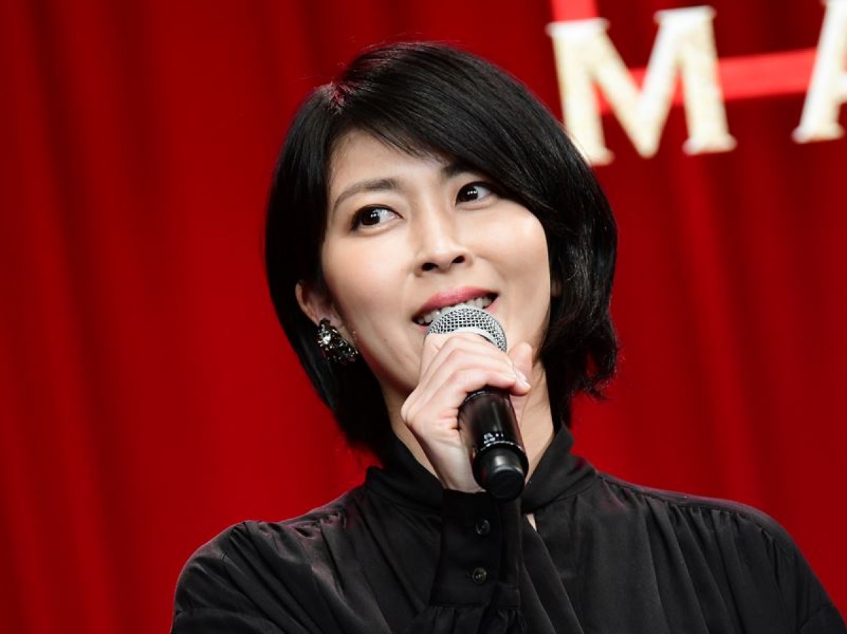 松たか子、まるでスナイパー　水鉄砲で遊ぶやんちゃな姿に反響「黒松」「小学男子的可愛さ」