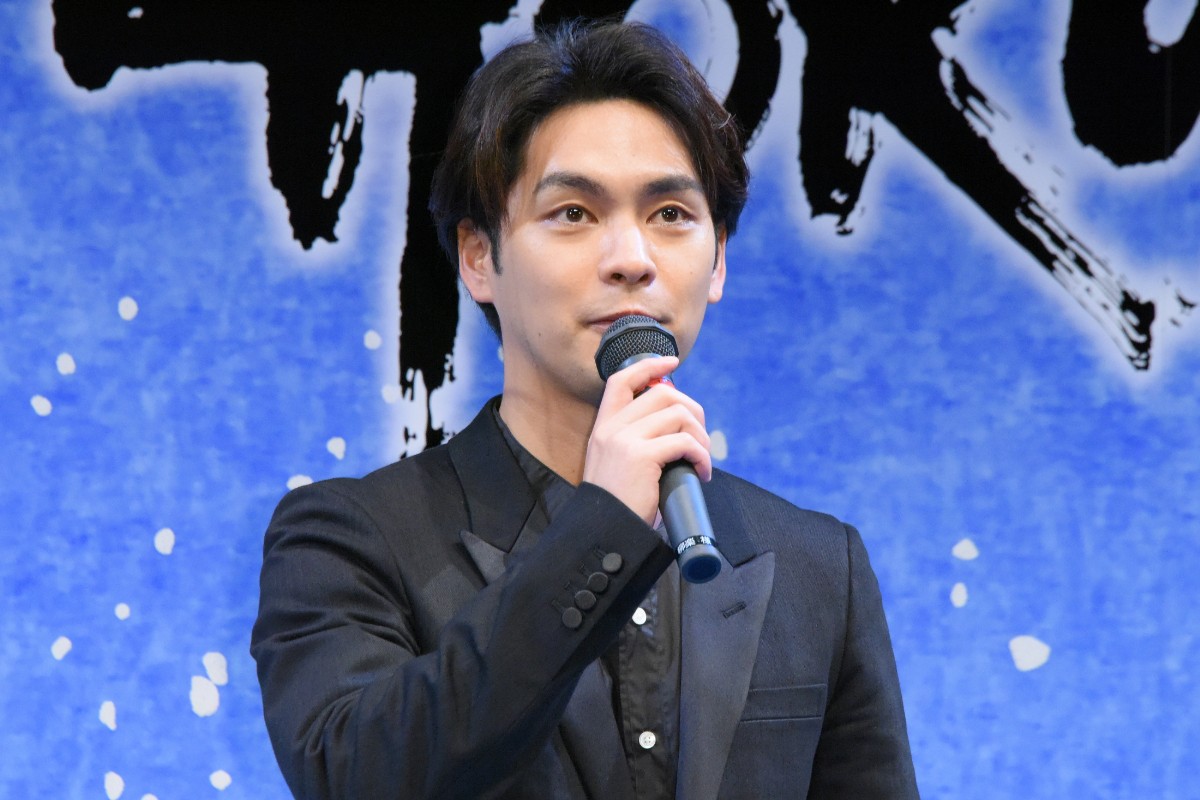 柳楽優弥「誰かハンカチを」　葛飾北斎の偉大さに圧倒されて汗？