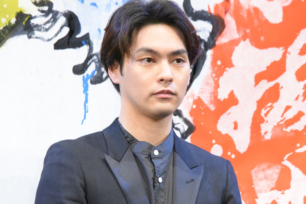 柳楽優弥「誰かハンカチを」　葛飾北斎の偉大さに圧倒されて汗？