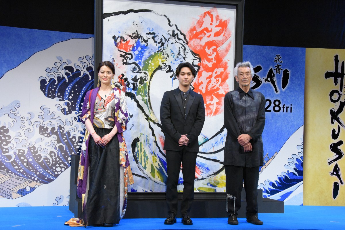 柳楽優弥「誰かハンカチを」　葛飾北斎の偉大さに圧倒されて汗？