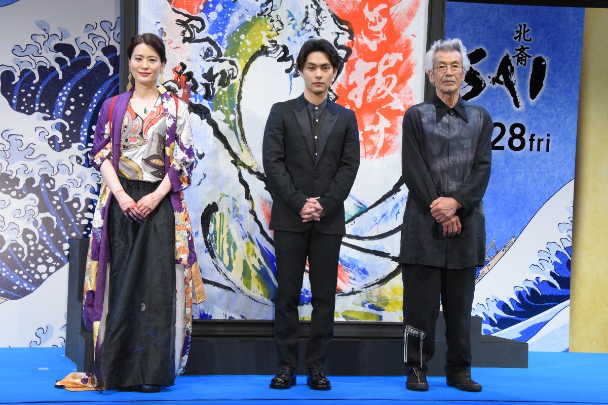 柳楽優弥「誰かハンカチを」　葛飾北斎の偉大さに圧倒されて汗？