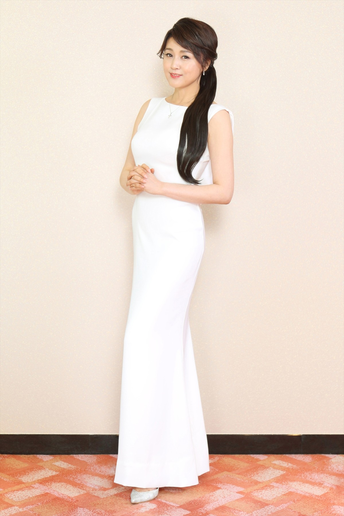 藤原紀香、女優ミラーできらめく豪華な自宅メイクルームを公開　「お美しい」「お姫様みたい」