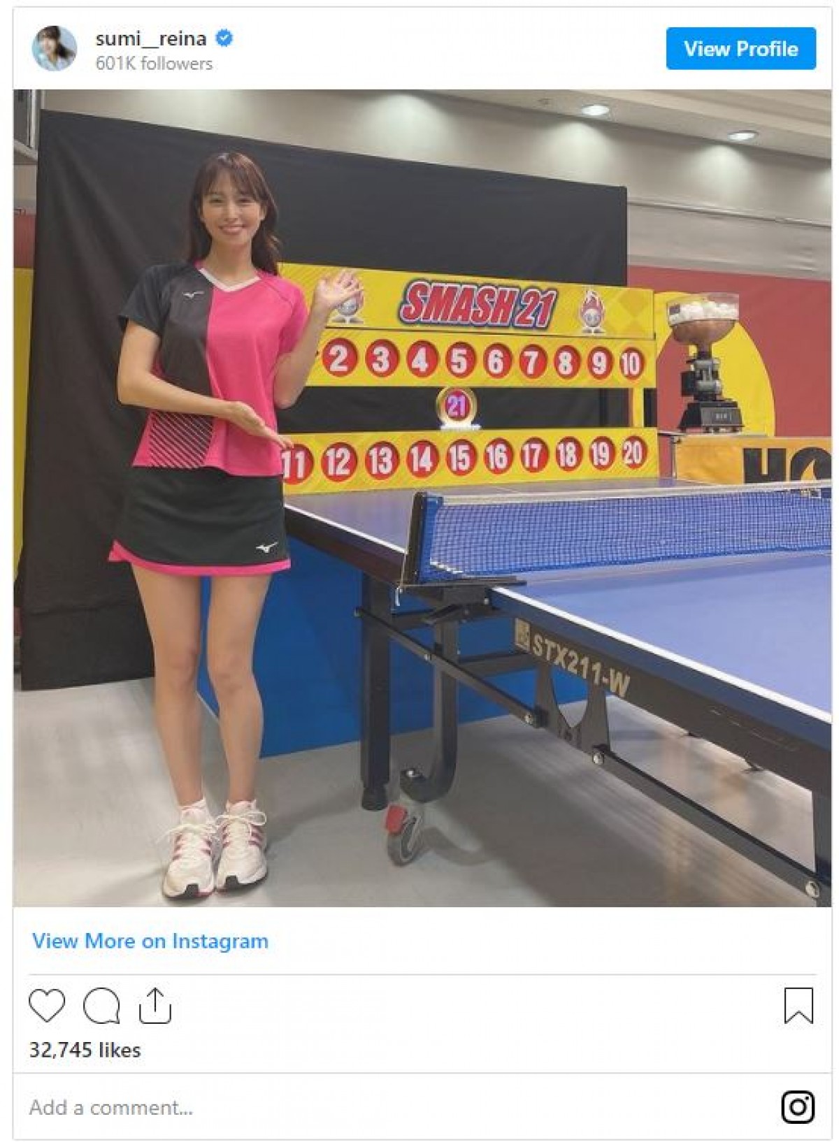 鷲見玲奈、爽やか卓球ユニホーム姿に「反則」「ミニスカート似合いすぎる」の声