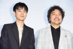 映画『くれなずめ』の公開記念舞台あいさつに出席した成田凌（左）とトータス松本（右）