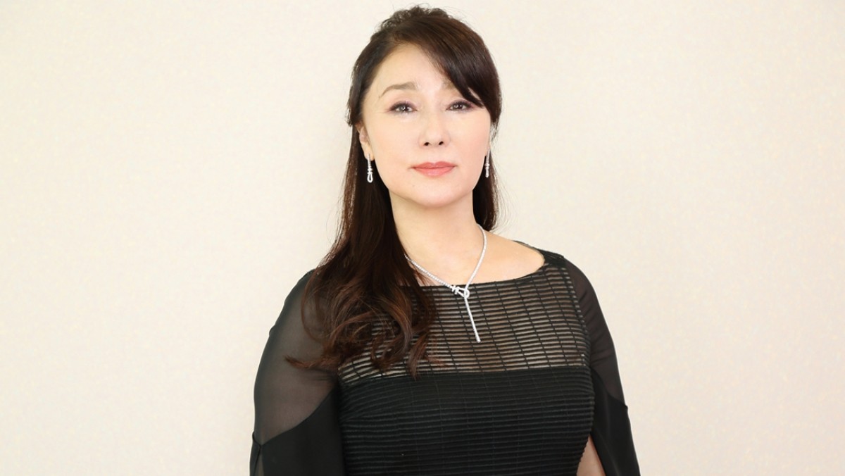 浅野ゆう子、 美人母の卒寿祝福で反響「お若い」「良く似ていらっしゃる」