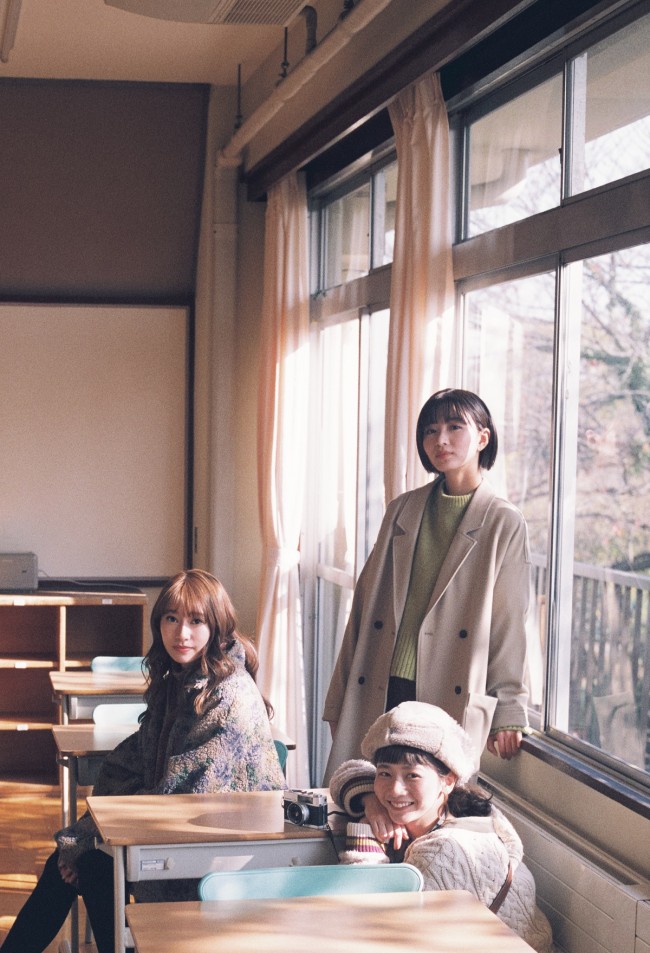 映画『シノノメ色の週末』（左から）桜井玲香、岡崎紗絵、三戸なつめ
