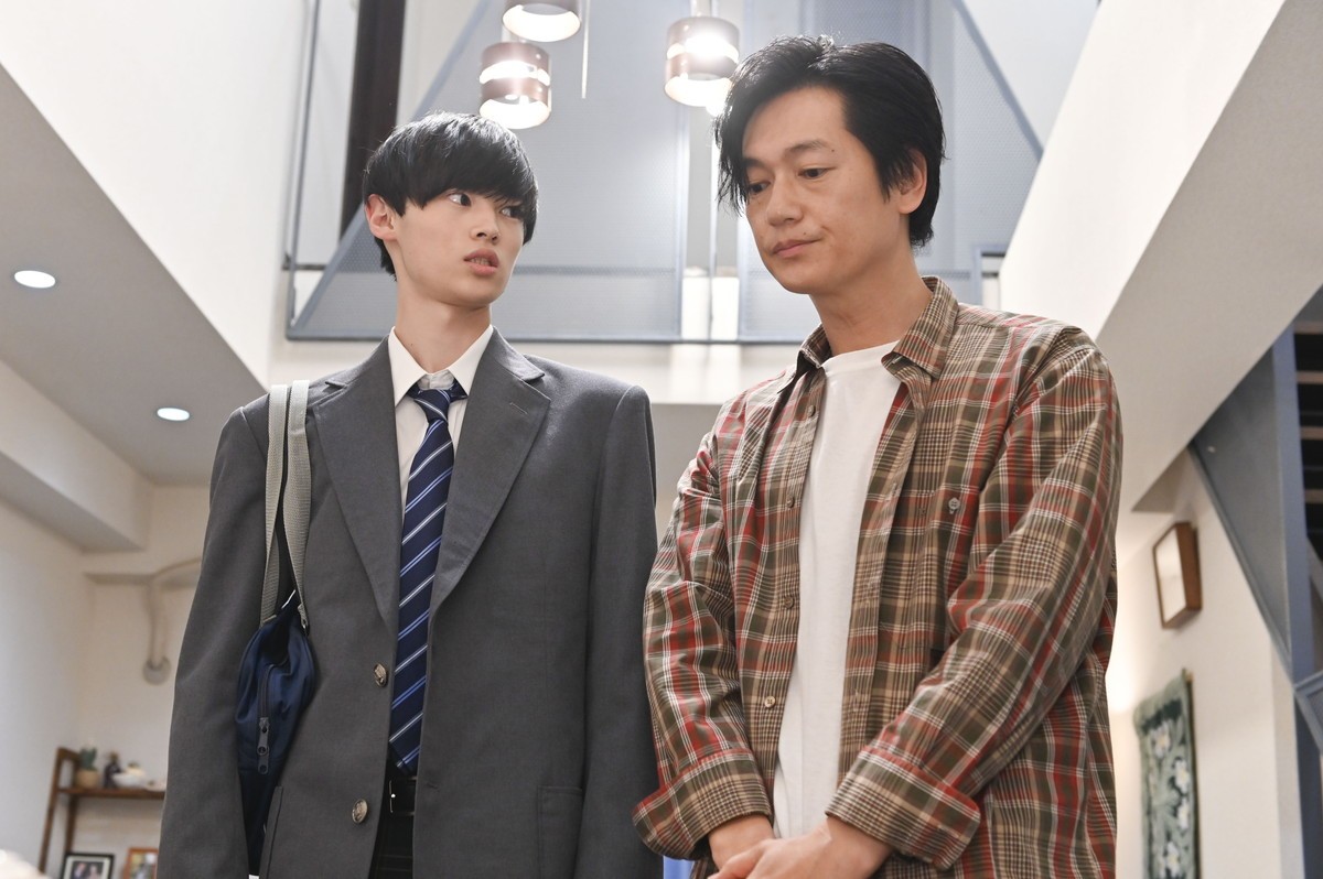 『あのときキスしておけば』“桃地”松坂桃李が不器用なバックハグ！　ネット総ツッコミ「タックルよ、それ」