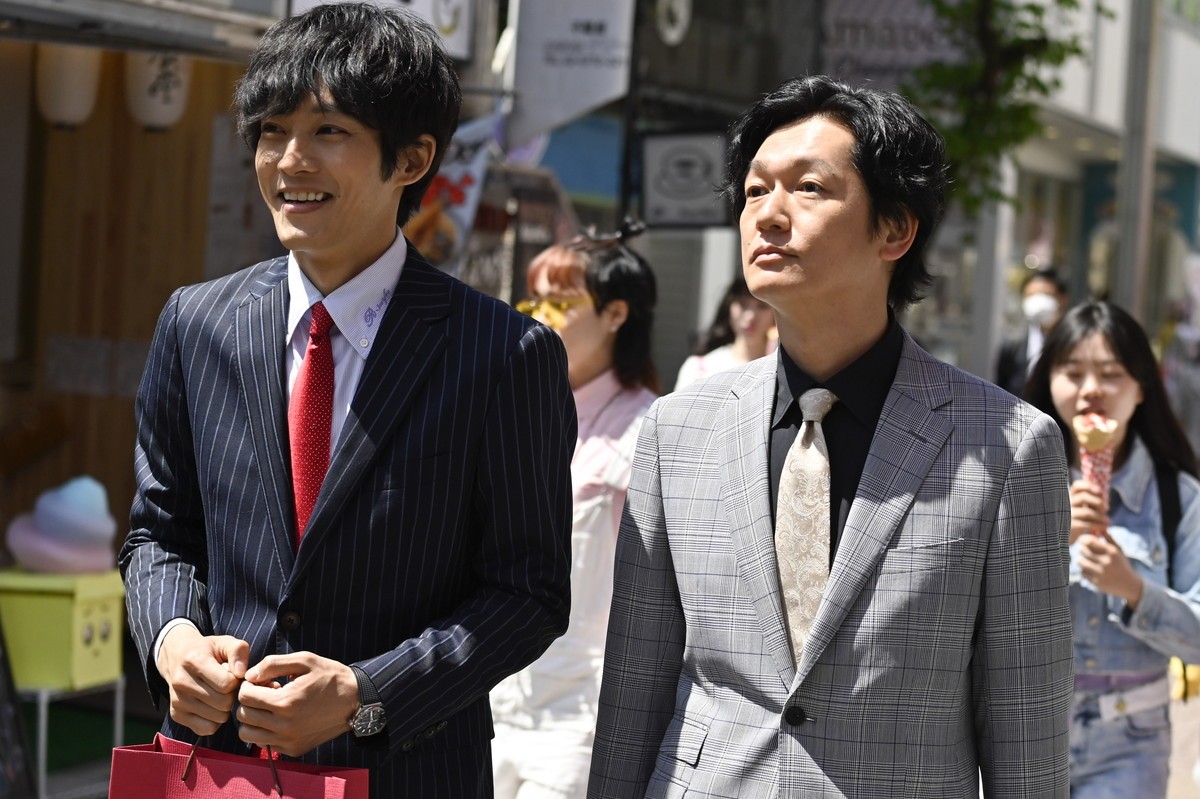 『あのときキスしておけば』“桃地”松坂桃李が不器用なバックハグ！　ネット総ツッコミ「タックルよ、それ」