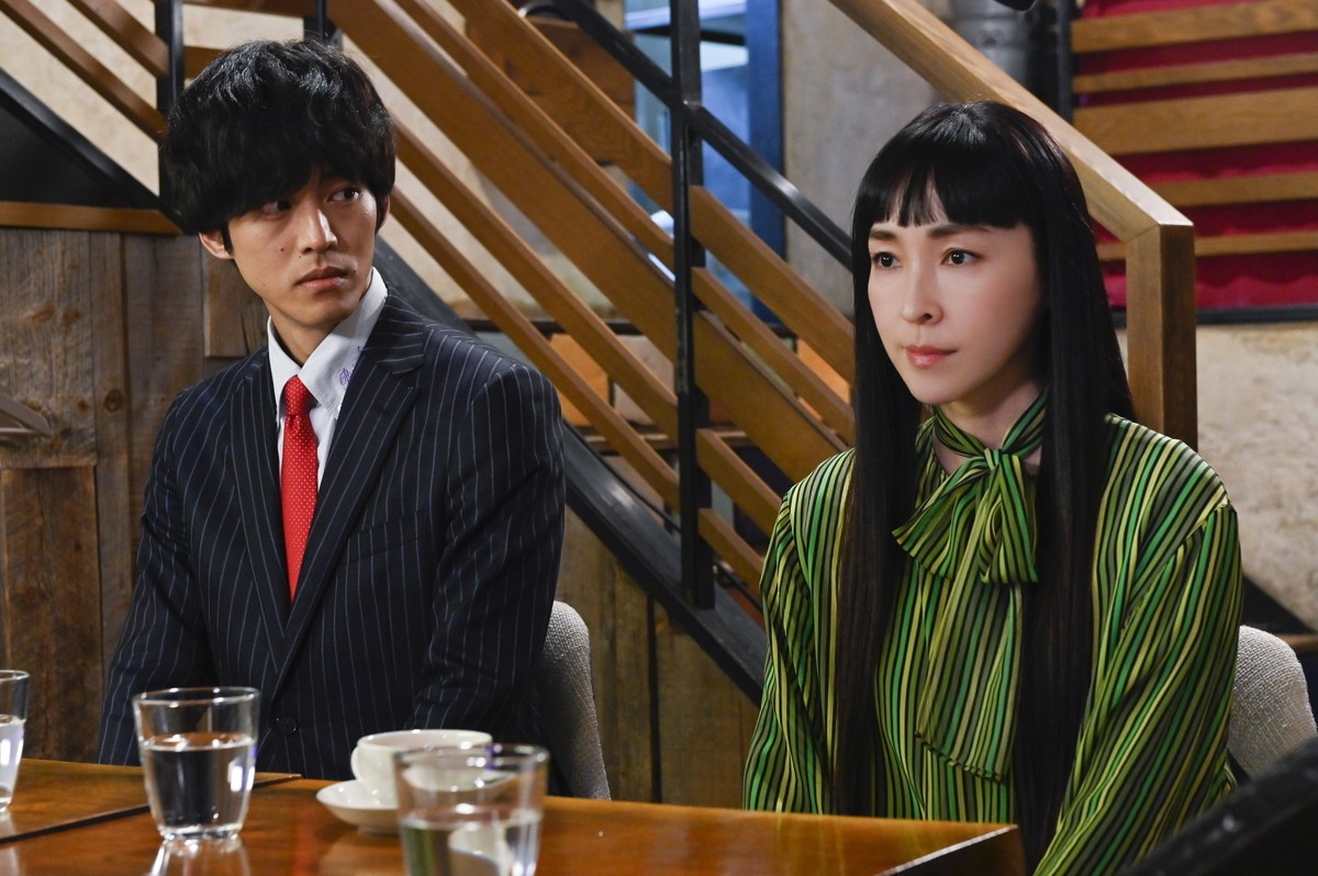 『あのときキスしておけば』“桃地”松坂桃李が不器用なバックハグ！　ネット総ツッコミ「タックルよ、それ」