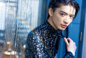 杢代和人、ちょっぴり刺激的な写真集新カット公開！　『恋オオカミ』出演の新世代イケメン