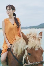 鷲見玲奈ファースト写真集より解禁カット