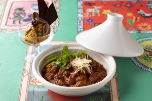 ヒルトン東京、新感覚カレーランチ「華麗なるカレー・マジック」