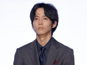 映画『いのちの停車場』公開記念舞台あいさつに登場した松坂桃李